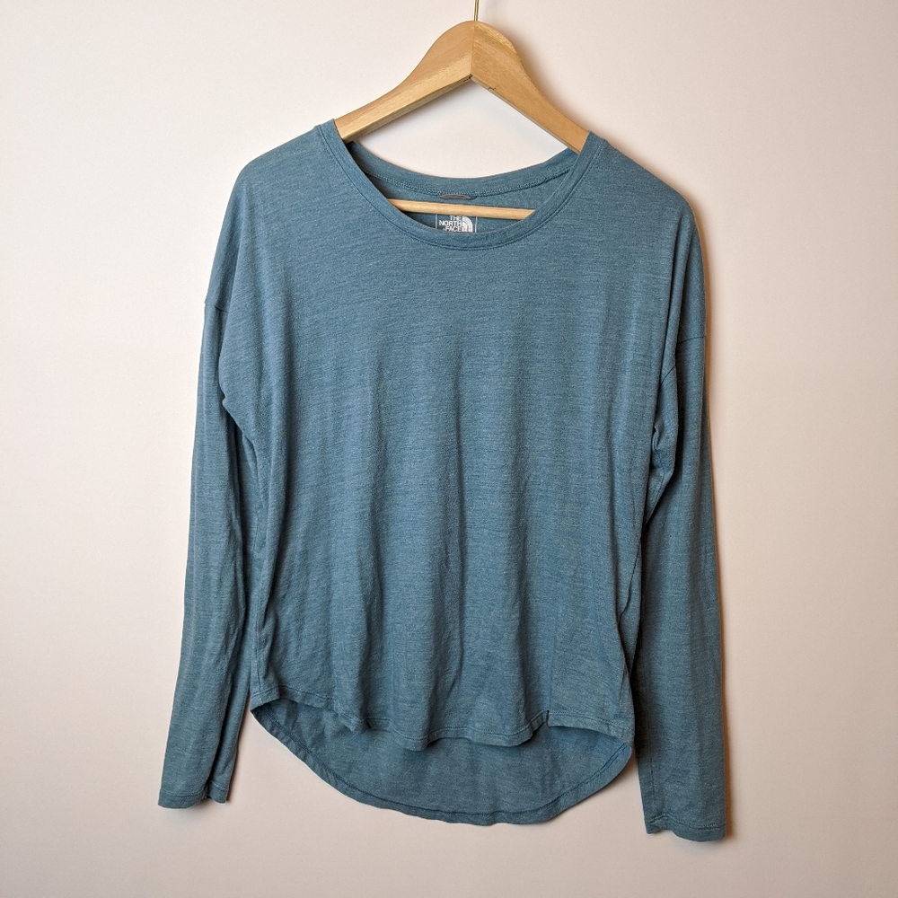 The North Face long sleeve blue classic fit t-shirt